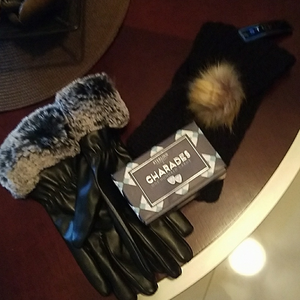 Gloves, hat, cards